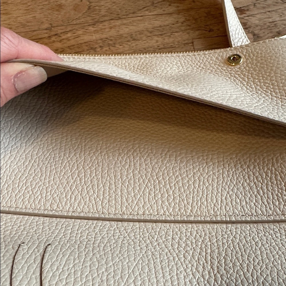 Cuyana Leather Phone Bag Crossbody – Ivory / Cream - Picture 6 of 11